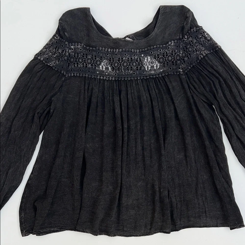 🕶️Altar’d State flowy top🕶️ - Picture 1 of 9